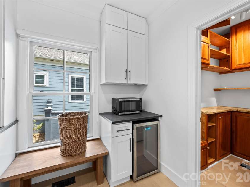 123 White Ash Drive, Asheville, NC 28803.  MLS# CAR4362029, YatesRealty ID 15828. 