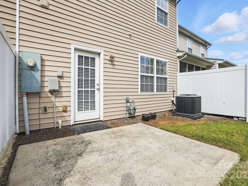 14649 Lions Paw Street, Charlotte, NC 28273.  MLS# CAR4248973, YatesRealty ID 15828. 