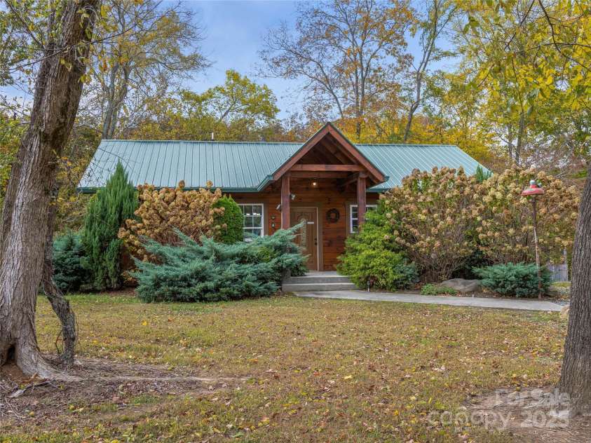 1640, 1641, 1642 River Road, Hot Springs, NC 28743.  MLS# CAR4318441, YatesRealty ID 1583. Cabin #1- River Front