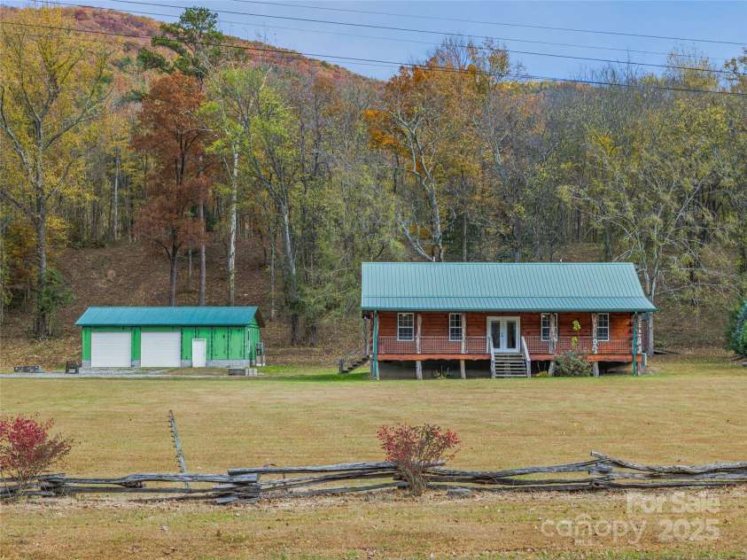 1640, 1641, 1642 River Road, Hot Springs, NC 28743.  MLS# CAR4318441, YatesRealty ID 1583. Cabin #2
