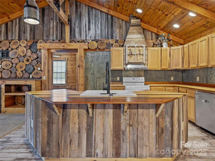 1640, 1641, 1642 River Road, Hot Springs, NC 28743.  MLS# CAR4318441, YatesRealty ID 1583. Cabin #2