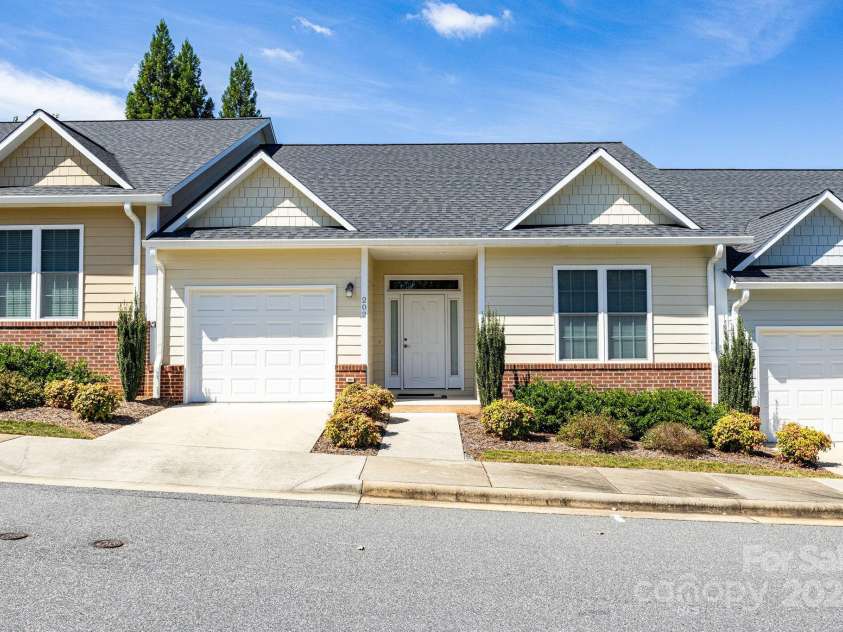 202 Ivy Court, Morganton, NC 28655.  MLS# CAR4181293, YatesRealty ID 1583. 