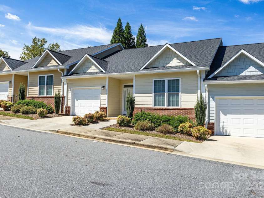 202 Ivy Court, Morganton, NC 28655.  MLS# CAR4181293, YatesRealty ID 1583. 