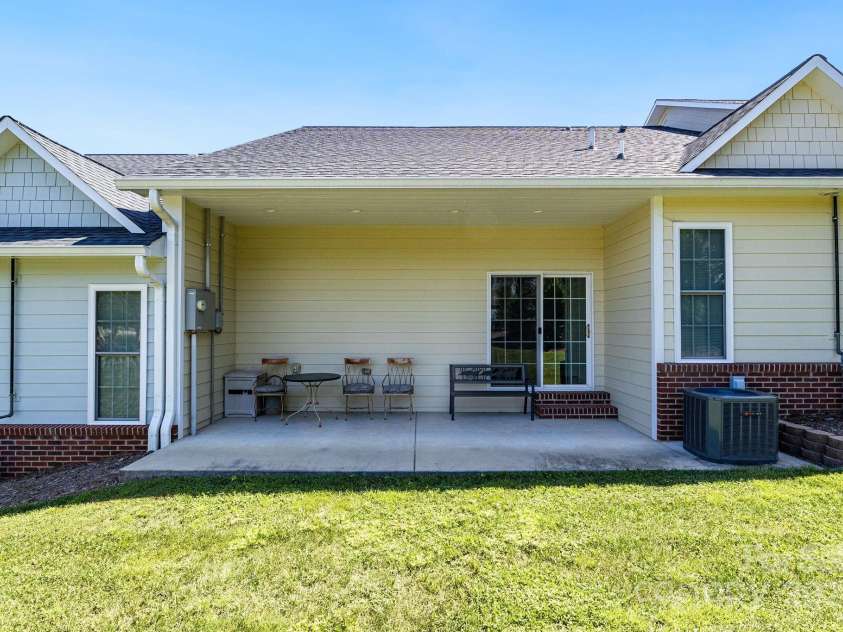 202 Ivy Court, Morganton, NC 28655.  MLS# CAR4181293, YatesRealty ID 1583. 