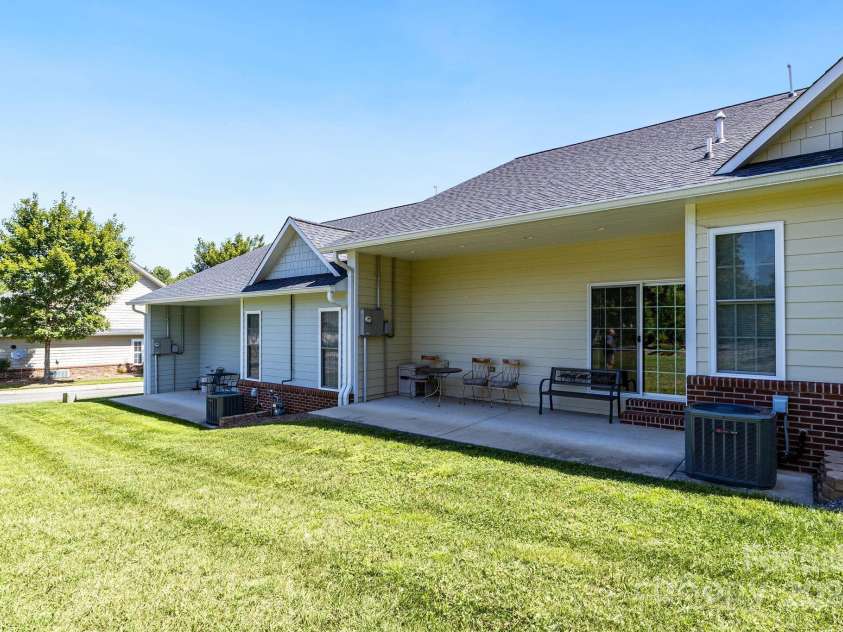 202 Ivy Court, Morganton, NC 28655.  MLS# CAR4181293, YatesRealty ID 1583. 