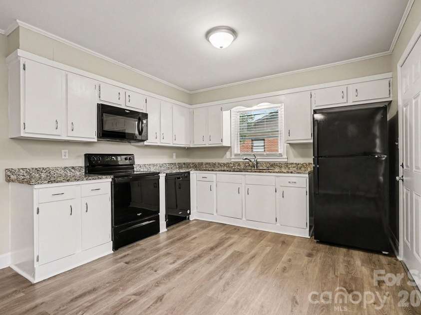 5931 Amity Place, Charlotte, NC 28212.  MLS# CAR4342901, YatesRealty ID 15830. 