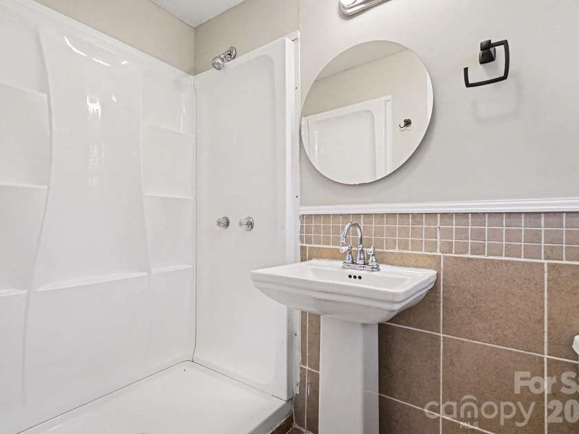 5931 Amity Place, Charlotte, NC 28212.  MLS# CAR4342901, YatesRealty ID 15830. 