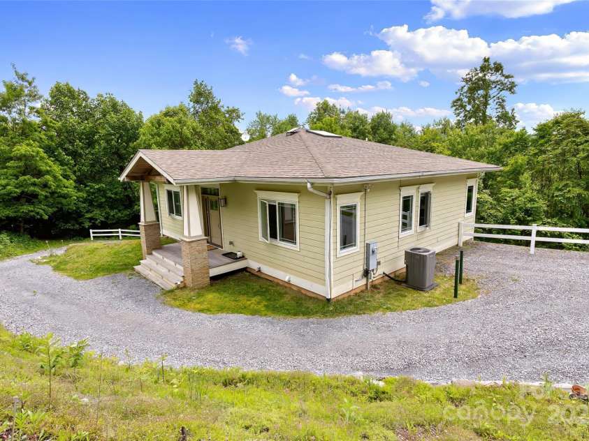 9 Gazebo Trail, Clyde, NC 28721.  MLS# CAR4261341, YatesRealty ID 15830. 