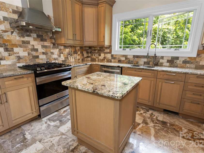 9 Gazebo Trail, Clyde, NC 28721.  MLS# CAR4261341, YatesRealty ID 15830. 