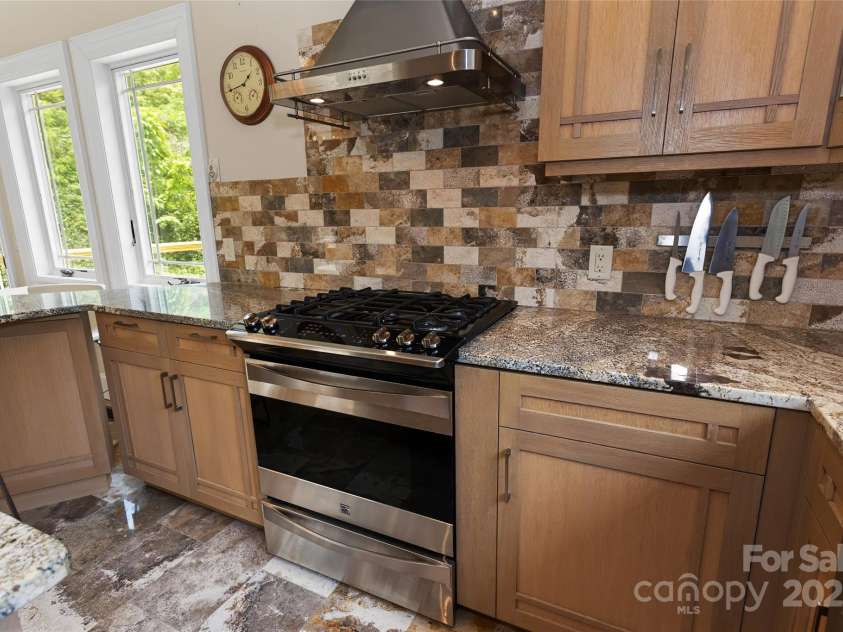 9 Gazebo Trail, Clyde, NC 28721.  MLS# CAR4261341, YatesRealty ID 15830. 