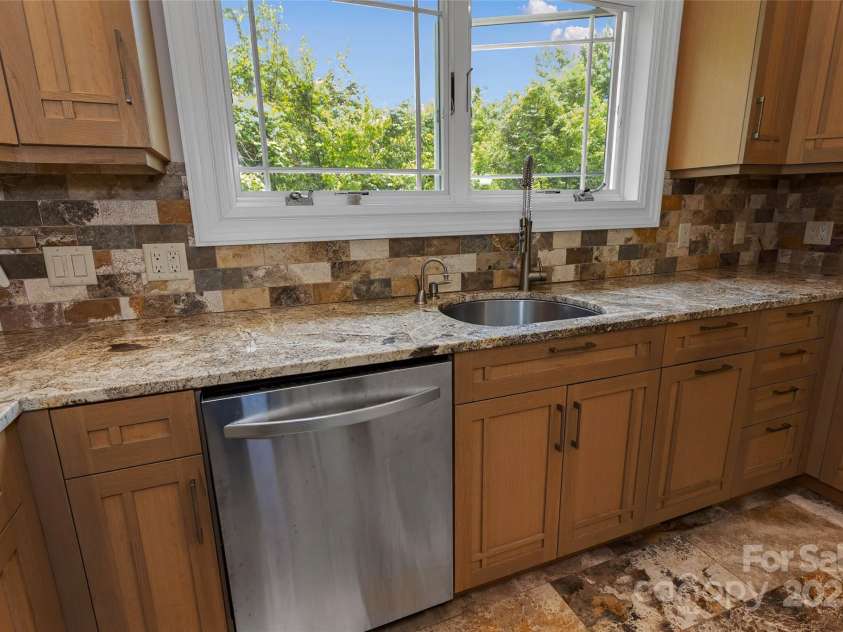 9 Gazebo Trail, Clyde, NC 28721.  MLS# CAR4261341, YatesRealty ID 15830. 