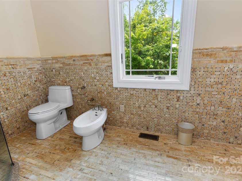 9 Gazebo Trail, Clyde, NC 28721.  MLS# CAR4261341, YatesRealty ID 15830. 