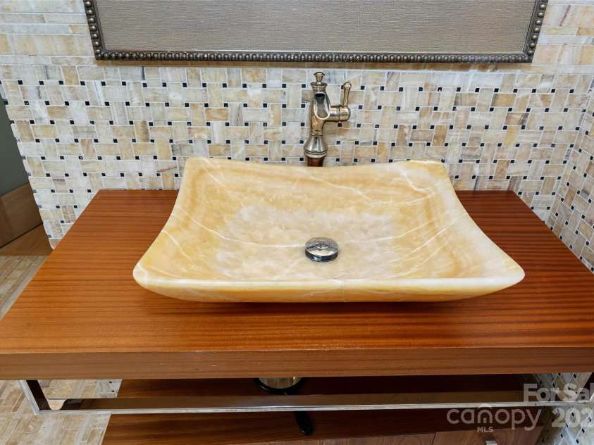 9 Gazebo Trail, Clyde, NC 28721.  MLS# CAR4261341, YatesRealty ID 15830. 