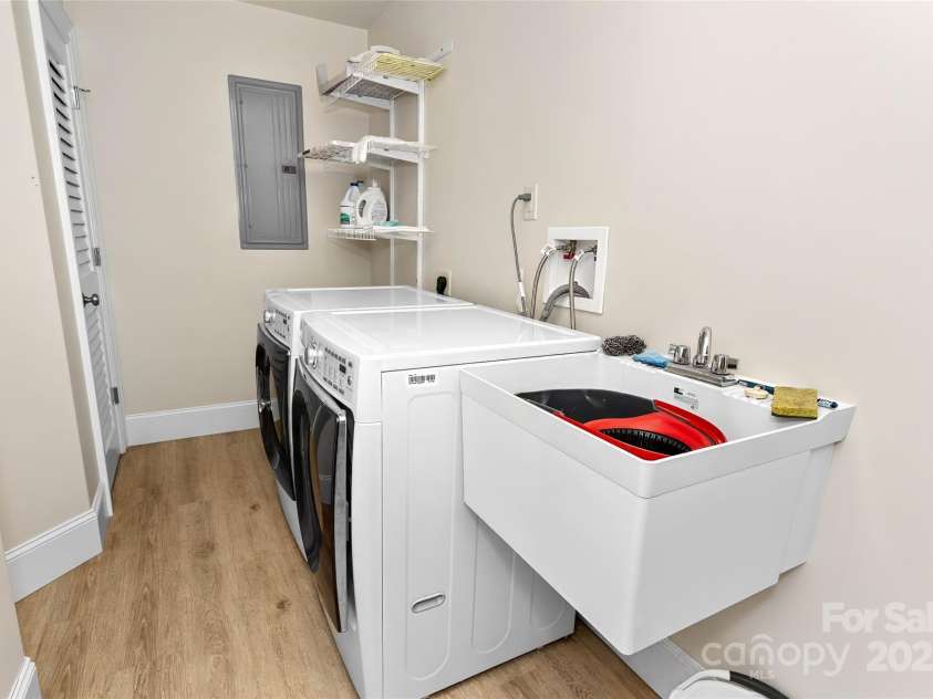 9 Gazebo Trail, Clyde, NC 28721.  MLS# CAR4261341, YatesRealty ID 15830. 