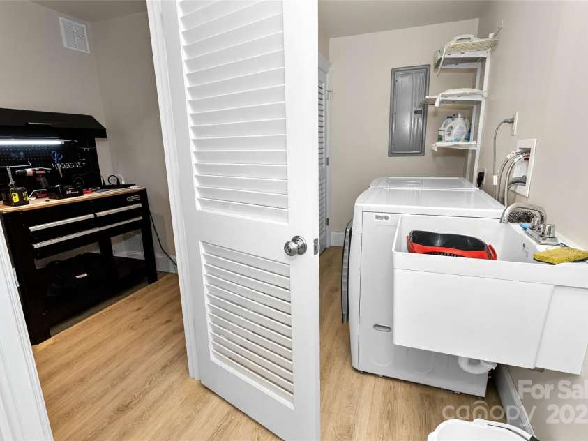 9 Gazebo Trail, Clyde, NC 28721.  MLS# CAR4261341, YatesRealty ID 15830. 