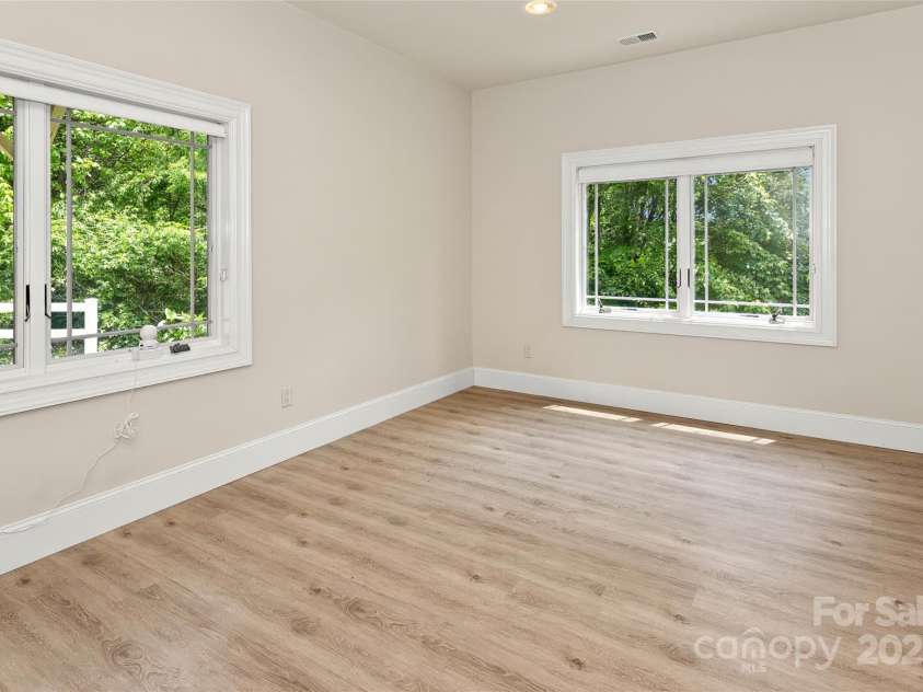 9 Gazebo Trail, Clyde, NC 28721.  MLS# CAR4261341, YatesRealty ID 15830. 