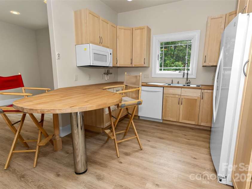 9 Gazebo Trail, Clyde, NC 28721.  MLS# CAR4261341, YatesRealty ID 15830. 