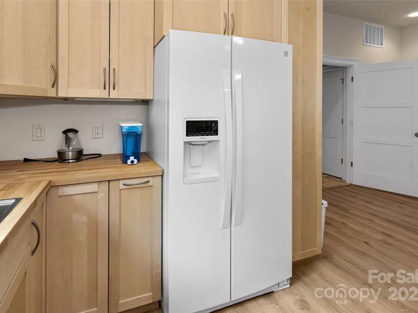 9 Gazebo Trail, Clyde, NC 28721.  MLS# CAR4261341, YatesRealty ID 15830. 