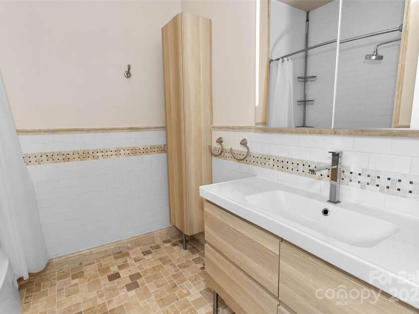 9 Gazebo Trail, Clyde, NC 28721.  MLS# CAR4261341, YatesRealty ID 15830. 