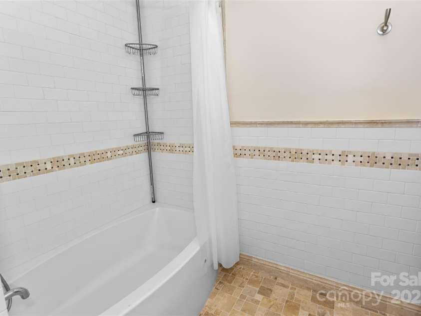 9 Gazebo Trail, Clyde, NC 28721.  MLS# CAR4261341, YatesRealty ID 15830. 