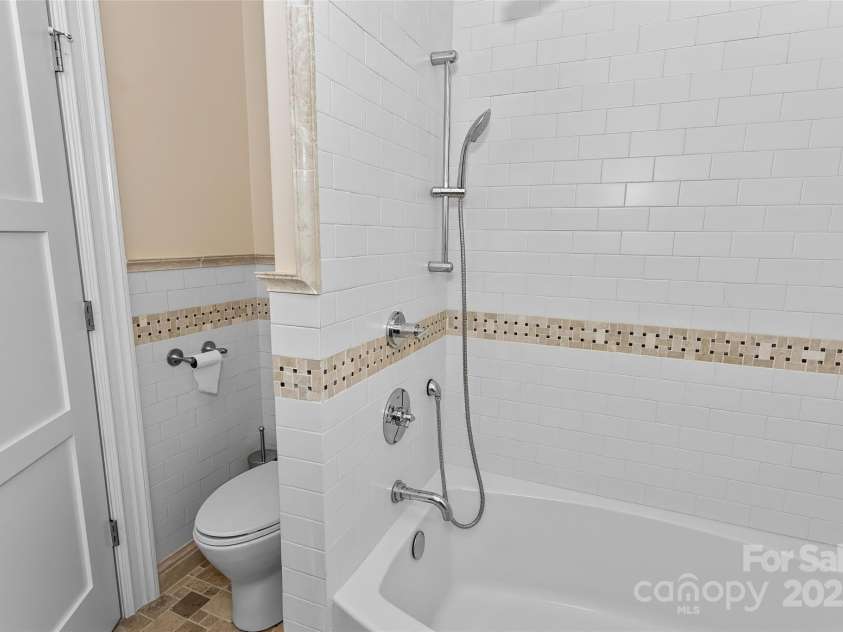 9 Gazebo Trail, Clyde, NC 28721.  MLS# CAR4261341, YatesRealty ID 15830. 