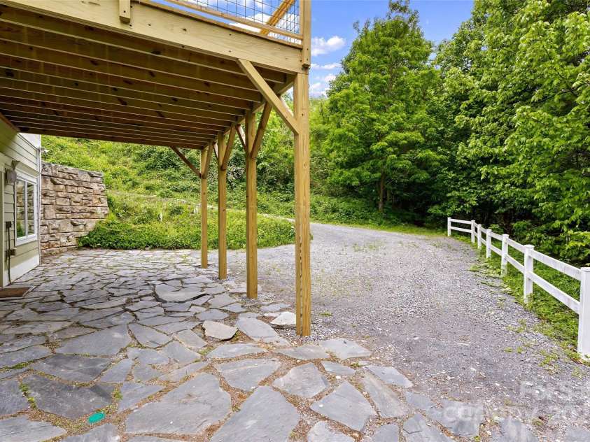 9 Gazebo Trail, Clyde, NC 28721.  MLS# CAR4261341, YatesRealty ID 15830. 