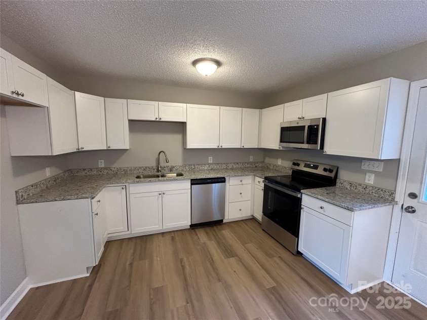 1820 Wendover Drive, Lancaster, SC 29720.  MLS# CAR4260354, YatesRealty ID 15831. 