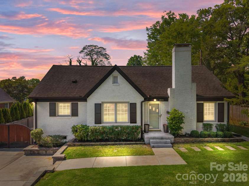2414 Hassell Place, Charlotte, NC 28209.  MLS# CAR4371919, YatesRealty ID 15831. 
