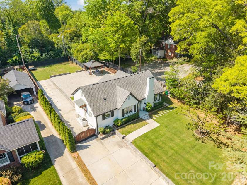 2414 Hassell Place, Charlotte, NC 28209.  MLS# CAR4371919, YatesRealty ID 15831. 