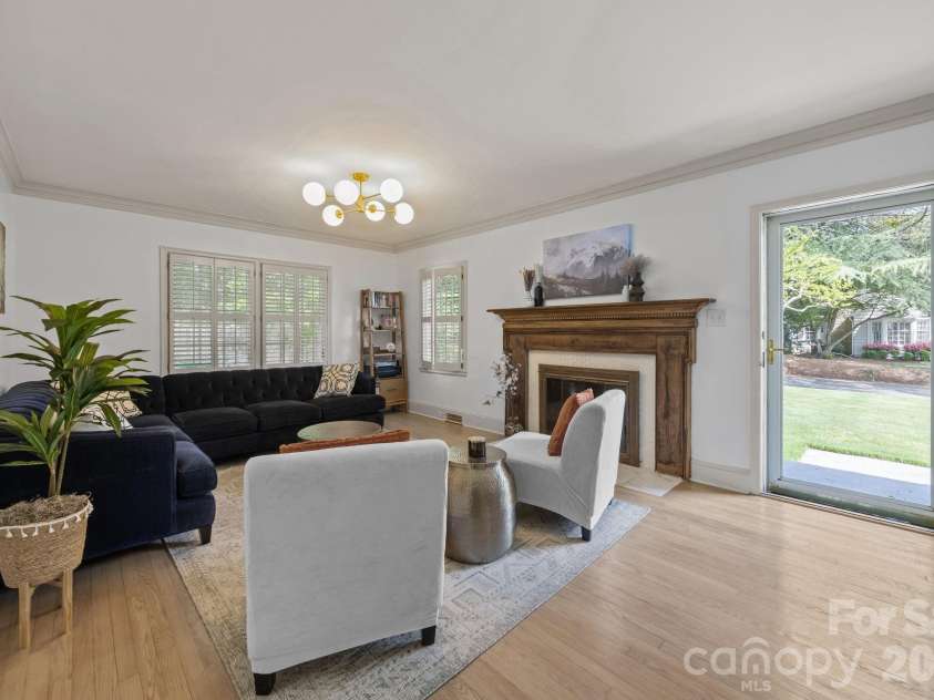 2414 Hassell Place, Charlotte, NC 28209.  MLS# CAR4371919, YatesRealty ID 15831. 