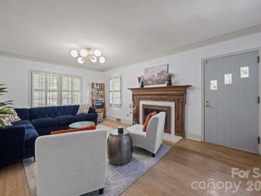 2414 Hassell Place, Charlotte, NC 28209.  MLS# CAR4371919, YatesRealty ID 15831. 
