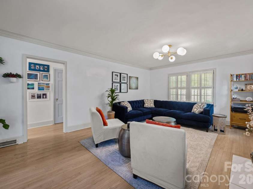 2414 Hassell Place, Charlotte, NC 28209.  MLS# CAR4371919, YatesRealty ID 15831. 