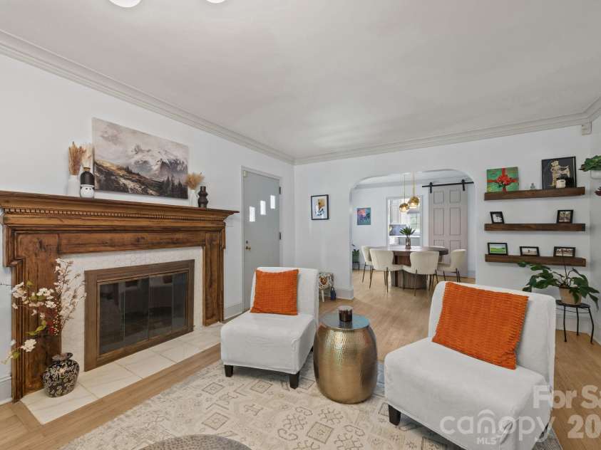 2414 Hassell Place, Charlotte, NC 28209.  MLS# CAR4371919, YatesRealty ID 15831. 