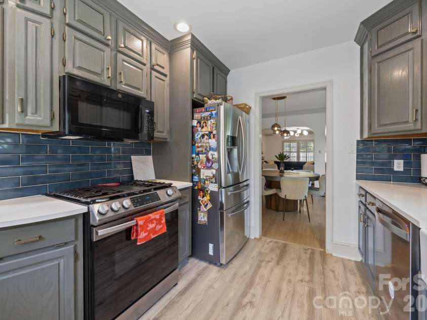 2414 Hassell Place, Charlotte, NC 28209.  MLS# CAR4371919, YatesRealty ID 15831. 