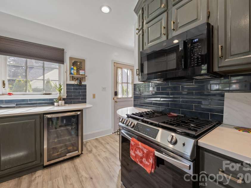 2414 Hassell Place, Charlotte, NC 28209.  MLS# CAR4371919, YatesRealty ID 15831. 