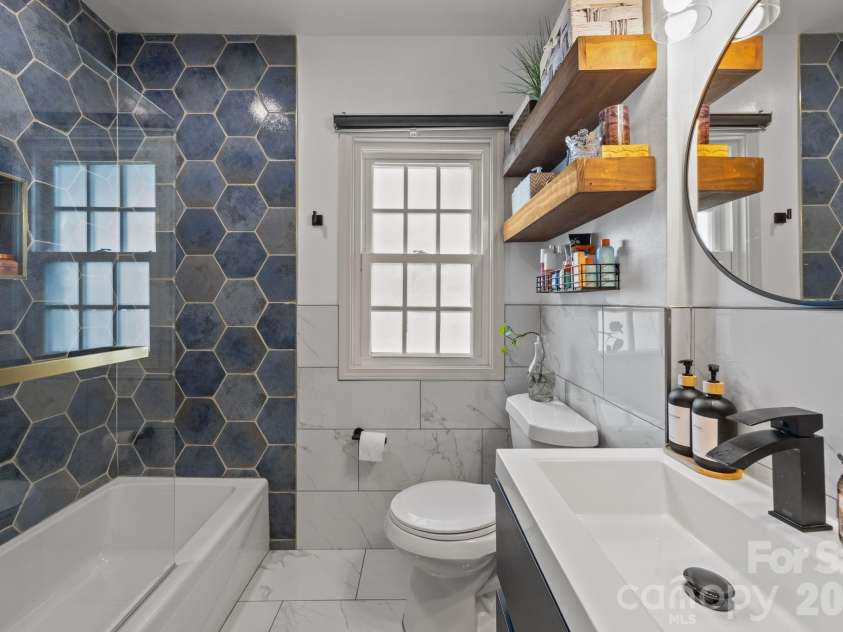 2414 Hassell Place, Charlotte, NC 28209.  MLS# CAR4371919, YatesRealty ID 15831. 