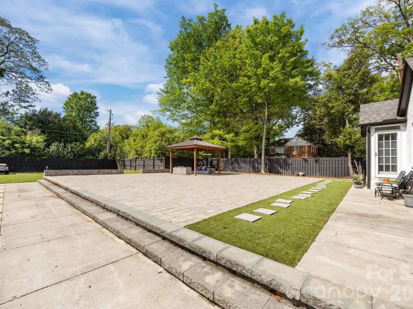 2414 Hassell Place, Charlotte, NC 28209.  MLS# CAR4371919, YatesRealty ID 15831. 