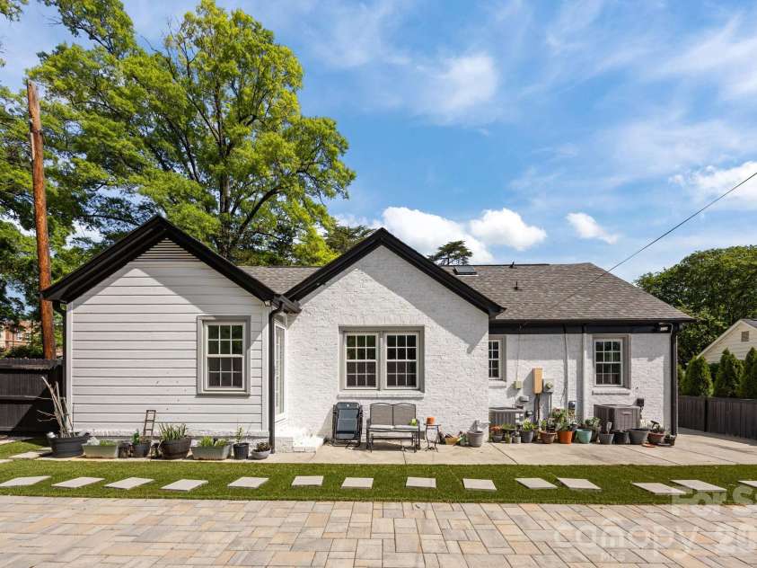 2414 Hassell Place, Charlotte, NC 28209.  MLS# CAR4371919, YatesRealty ID 15831. 