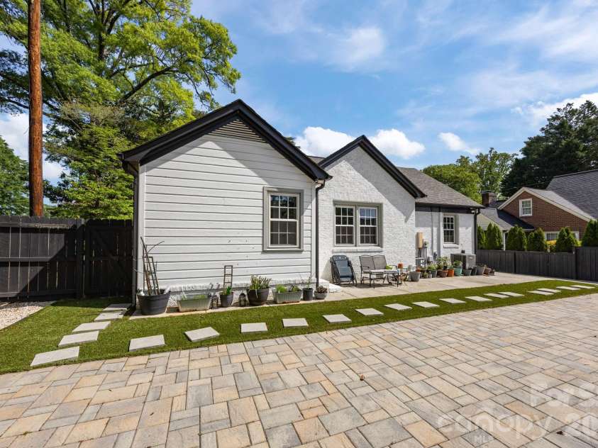 2414 Hassell Place, Charlotte, NC 28209.  MLS# CAR4371919, YatesRealty ID 15831. 