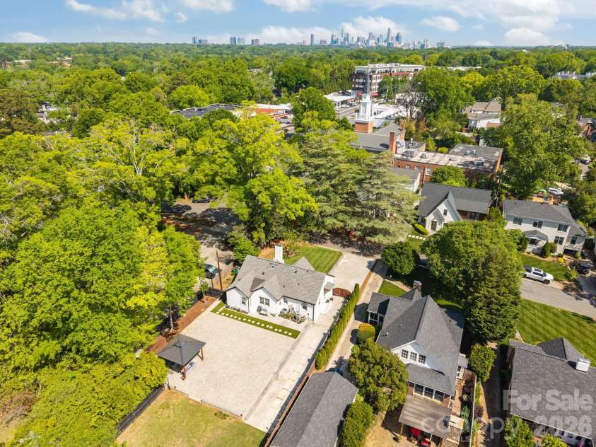 2414 Hassell Place, Charlotte, NC 28209.  MLS# CAR4371919, YatesRealty ID 15831. 