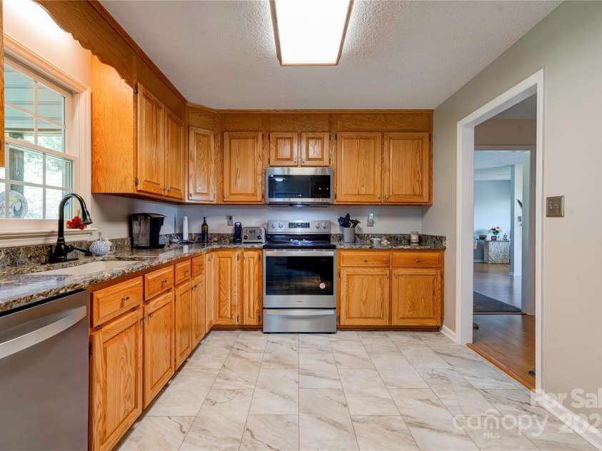 108 Windy Hill Drive, Cherryville, NC 28021.  MLS# CAR4254953, YatesRealty ID 15833. Kitchen