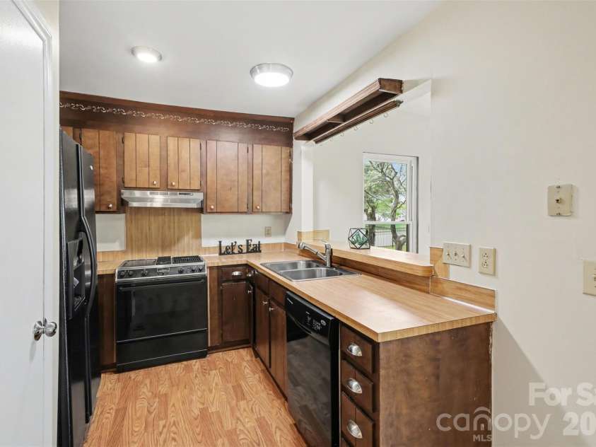 11324 Vista Canyon Drive, Charlotte, NC 28226.  MLS# CAR4360752, YatesRealty ID 15833. 