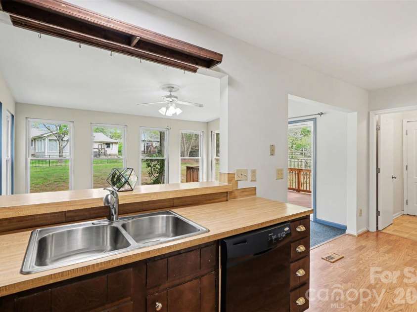 11324 Vista Canyon Drive, Charlotte, NC 28226.  MLS# CAR4360752, YatesRealty ID 15833. 