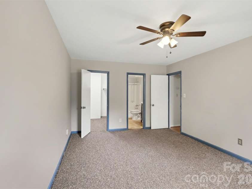 11324 Vista Canyon Drive, Charlotte, NC 28226.  MLS# CAR4360752, YatesRealty ID 15833. 