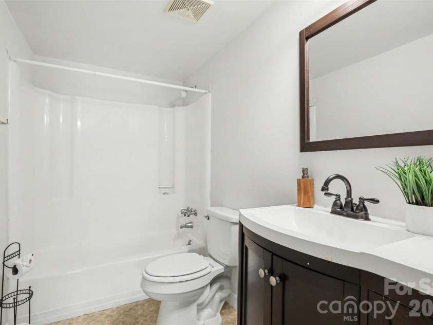 11324 Vista Canyon Drive, Charlotte, NC 28226.  MLS# CAR4360752, YatesRealty ID 15833. 