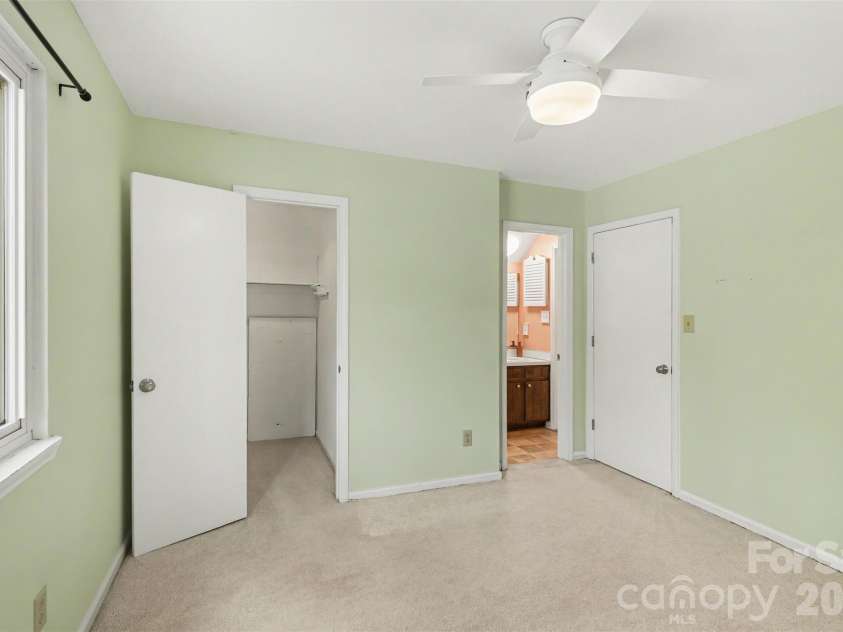11324 Vista Canyon Drive, Charlotte, NC 28226.  MLS# CAR4360752, YatesRealty ID 15833. 