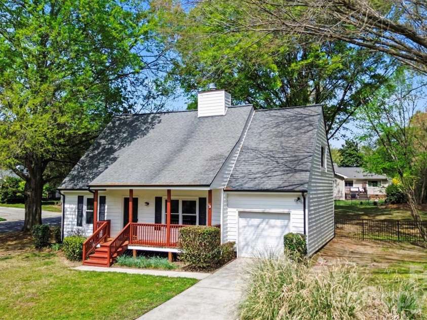 11324 Vista Canyon Drive, Charlotte, NC 28226.  MLS# CAR4360752, YatesRealty ID 15833. 