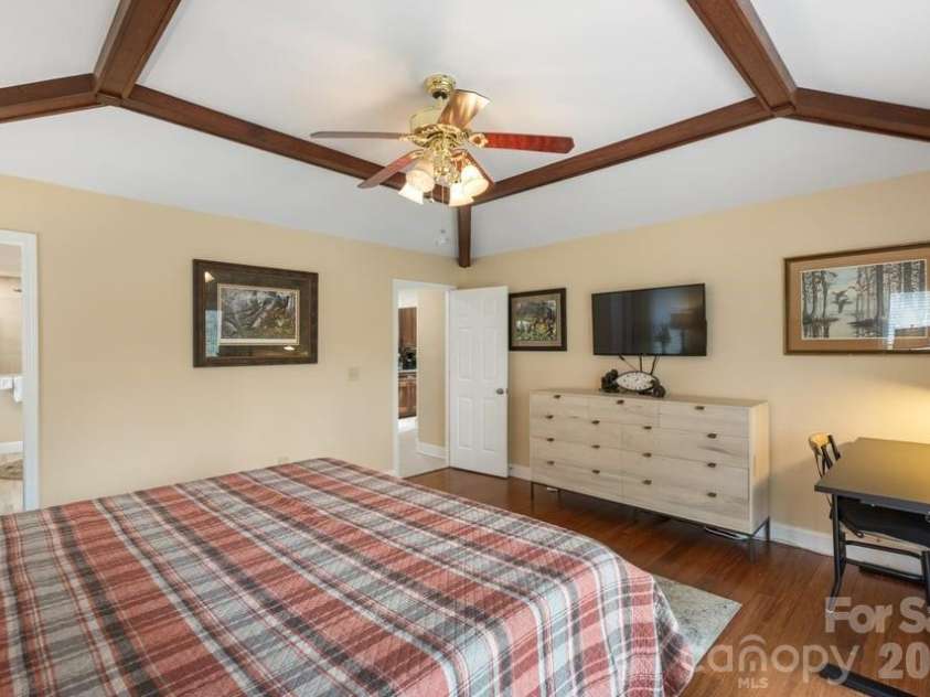 174 Garnet Rock Trail, Highlands, NC 28741.  MLS# CAR4365412, YatesRealty ID 15834. 