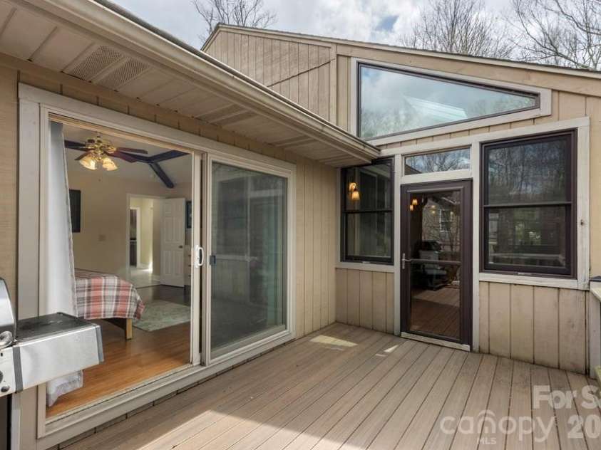 174 Garnet Rock Trail, Highlands, NC 28741.  MLS# CAR4365412, YatesRealty ID 15834. Deck off the primary suite.