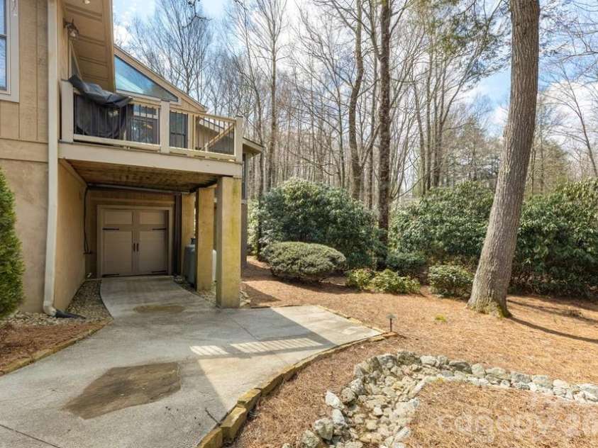 174 Garnet Rock Trail, Highlands, NC 28741.  MLS# CAR4365412, YatesRealty ID 15834. Golf Cart Garage